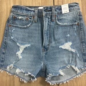 NWT Abercrombie and Fitch shorts. High Rise Mom Short. Size 24.
